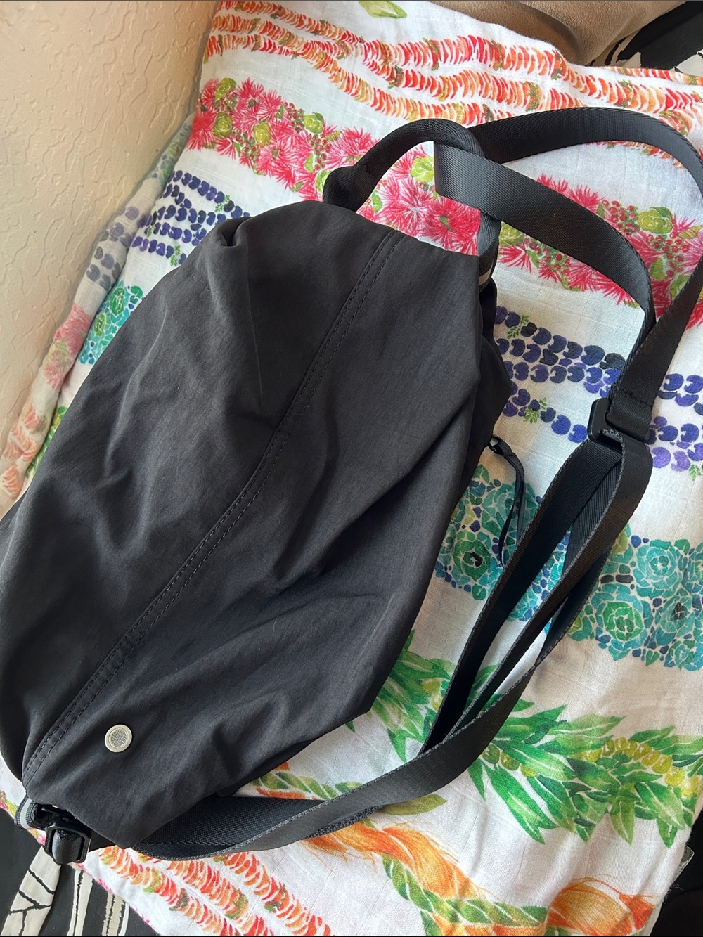 lululemon athletica Black Crossbody Sling Pack - Picture 2 of 5